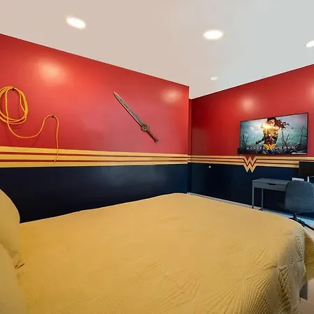 Holiday home Justice League: Arcade, Theater, Play, And More! *