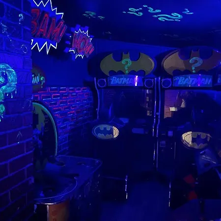 Holiday home Justice League: Arcade, Theater, Play, And More! *